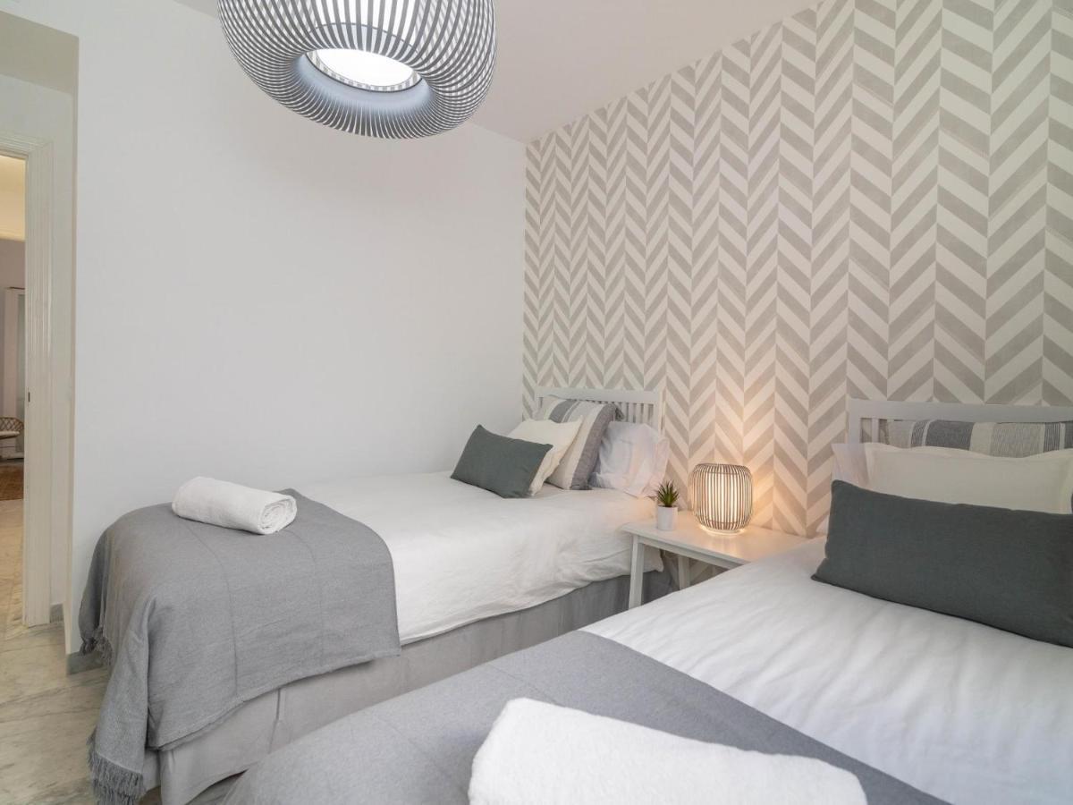 Vacation I Beachfront Quiet With Private Access, A Minute Walk From Puerto Banus Marina, 24-7 Security And Parking Apartamento *